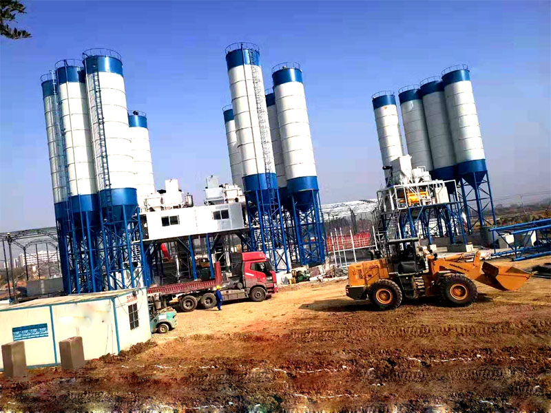 大型商品混凝土攪拌站中的攪拌主機(jī)在冬季保養(yǎng)措施來了，請收藏！